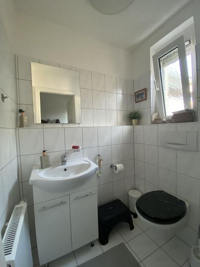 Gepflegtes Reihenendhaus in Weil am Rhein (Haltingen-Oberdorf) – EG Gäste WC