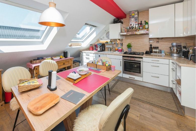 Top wohlfühl DG ETW Wohnung mit Stellplatz nahe der Fußgängerzone Dortmund-Hombruch – Ess-und Küchenbereich