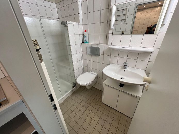 PROVISIONSFREI: Charmantes EFH in zentraler, ruhiger Anliegerstraße – Duschbad Souterrain