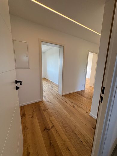 Appartement lumineux de 3 pièces – entièrement rénové & avec balcon – Flur