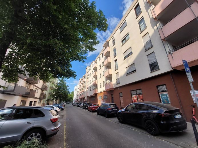 6 % di rendimento! Appartamento ristrutturato e arredato in condivisione a Mannheim-Schwetzingerstadt – Hausansicht