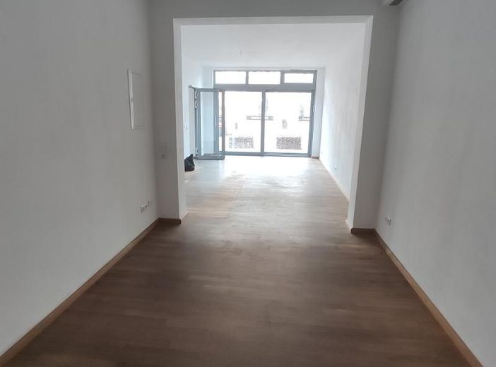 Laden- oder Bürofläche (zentral gelegen) – Warten / Empfang + Bar Bild 5