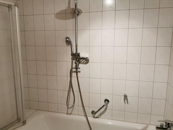 Bannewitz - voll möblierte Zwei-Raum-Wohnung – Bad 2