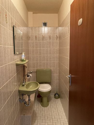 Charming detached house with a large garden in a quiet location on the edge of the forest (Wieterwald) – Gästetoilette