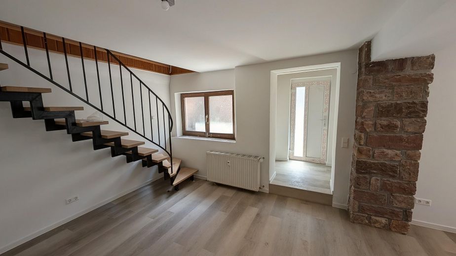 Kernsaniertes Reihenmittelhaus/Wohnung auf 2 Ebenen und neuer Einbauküche in Bruchsal-Heidelsheim – Küche Richtung HE