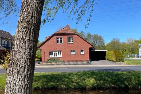 Exklusive Kanallage in Papenburg – Großzügiges Familienhaus mit besonderem Potenzial