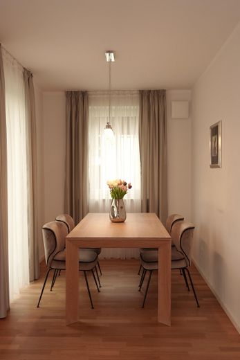 Lichtdurchflutete 3‑Zimmer‑Wohnung in begehrter Lage – Essbereich