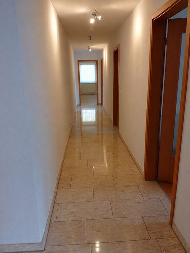 श्टाटफेल्ड ओस्ट में परिवार के लिए मेज़ोनेट: 160 m², 5,5 कमरे, बालकनी और 2 स्नानघर – Flur