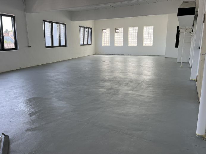 Lager-/Produktionsfläche & Büro - 7500 qm - (teilbar ab 200 qm) - Rampen & ebenerdige Tore – Foto 5