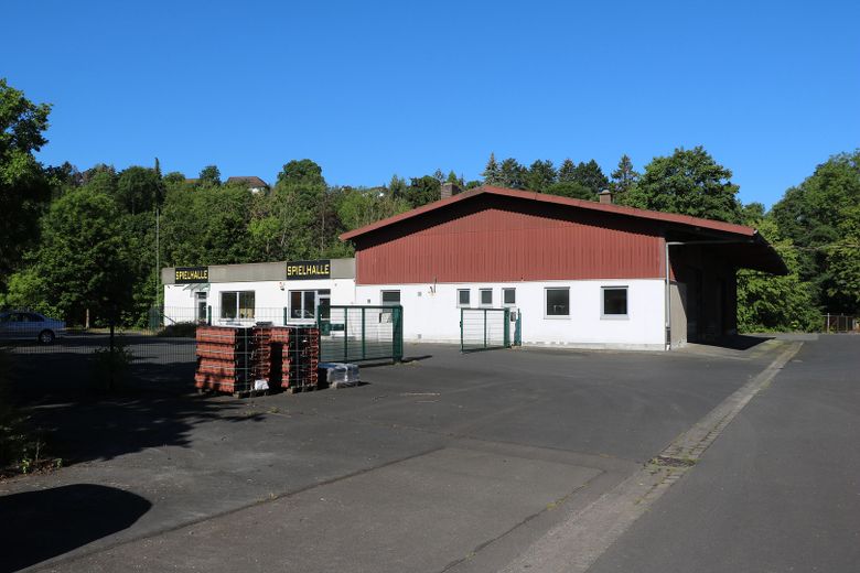 Kalthalle mit Spielhalle