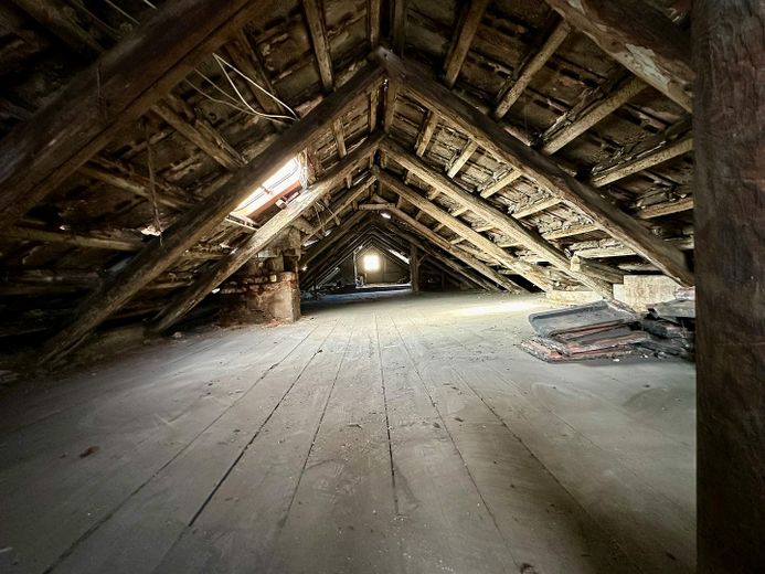Historyczny dom szachulcowy w Eisenach: 218 m², duży ogród, od zaraz wolny i z bardzo korzystnym dofinansowaniem! – Zdjęcie 26