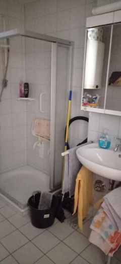 Kapitalanlage: Vermietete Seniorengerechte 2-Zi.-Whg mit Balkon und Aufzug (provisionsfrei) – Badezimmer
