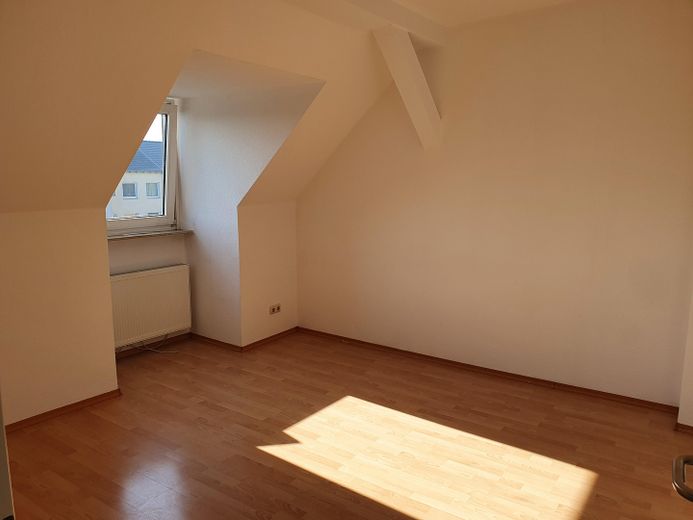 Gut geschnittene 3-Raum KDB-Wohnung im DG – Foto 2