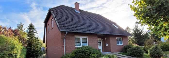 Family-Friendly Detached House with Double Garage and Large Plot in Kusey – Haus