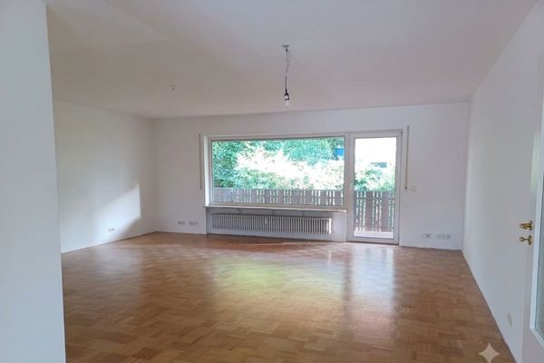 Przestronne, świeżo wyremontowane mieszkanie 3,5-pokojowe o powierzchni 115 m², z dużym balkonem, garażem i miejscem parkingowym