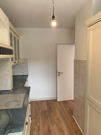 Gruntownie odnowione mieszkanie 3-pokojowe w Neu-Isenburg z balkonem – Küche 