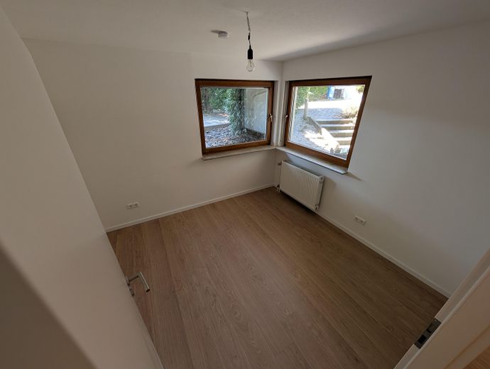 High-quality, bright & perfect for working from home: well-maintained 4-room apartment in Eutingen – Schlafzimmer 3