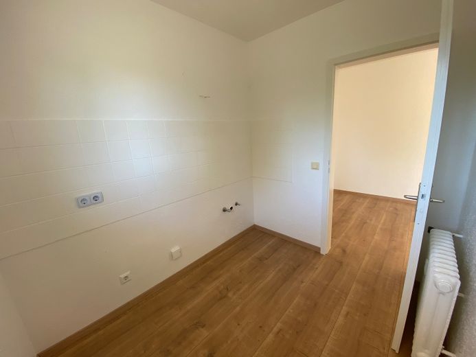 En iyi konumda, güzel, yaklaşık 53 m² daire, 2 oda + her birinde 1 balkon + tüm odalarda pencere – Küche mit Fenster