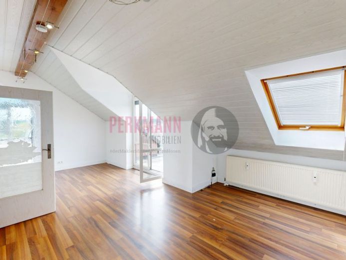 Bezugsfreie 3-Zimmer-Dachgeschosswohnung mit Dachterrasse, 2 Balkonen, Gartenanteil & Tiefgarage – फोटो 1