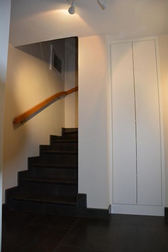 Kellertreppe und Schuhschrank