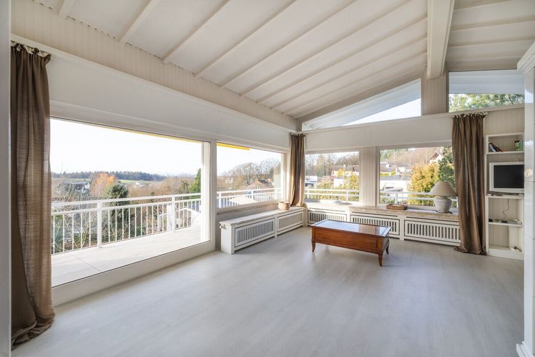 Helles, modernes Einfamiienhaus mit Terrasse - Balkon + Garten in Hümmerich - Preisreduzierung! – Blick ins Wohnzimmer