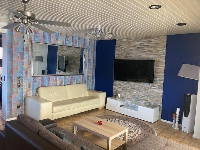 Casa adosada familiar en esquina con jardín de invierno y zona de estar independiente – EG_Wohnzimmer