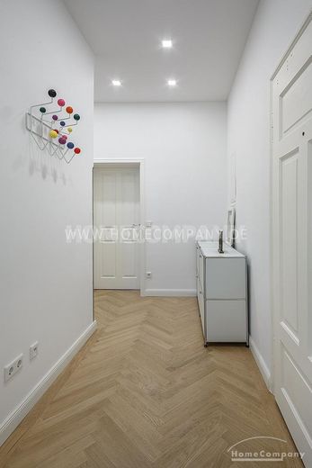 Kernsanierte und hochwertig möblierte 4-Zimmer-Wohnung mit Balkon – cd8f8ff54fbd235aedc8f5804c9477032cf6994c.jpg