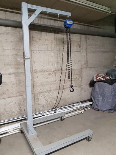Hand -Demag zug zumHobbyraum