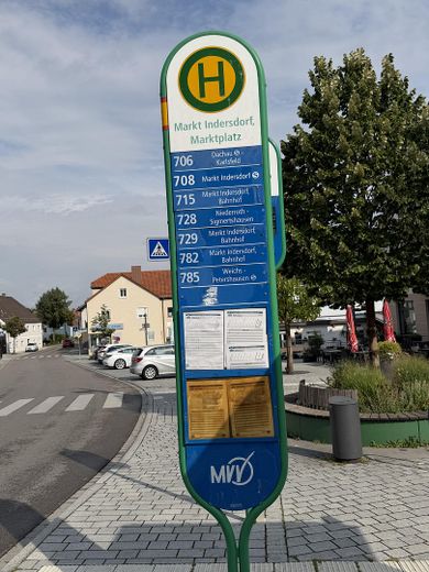 Rarità storica sulla piazza del mercato: appartamento di 3 locali completamente ristrutturato con accogliente balcone – Bushaltestelle am Marktplatz