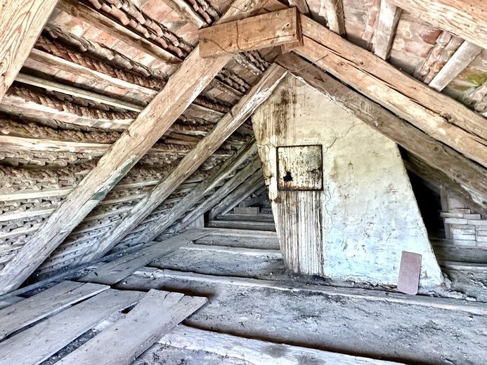 HORN IMMOBILIEN ++ Chausseehaus in Alleinlage bei Friedland – Dachboden