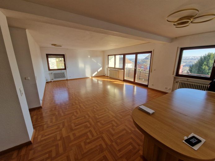 Aantrekkelijk 4,5-kamerappartement met garageplaats en TOP-uitzicht! – Foto 2
