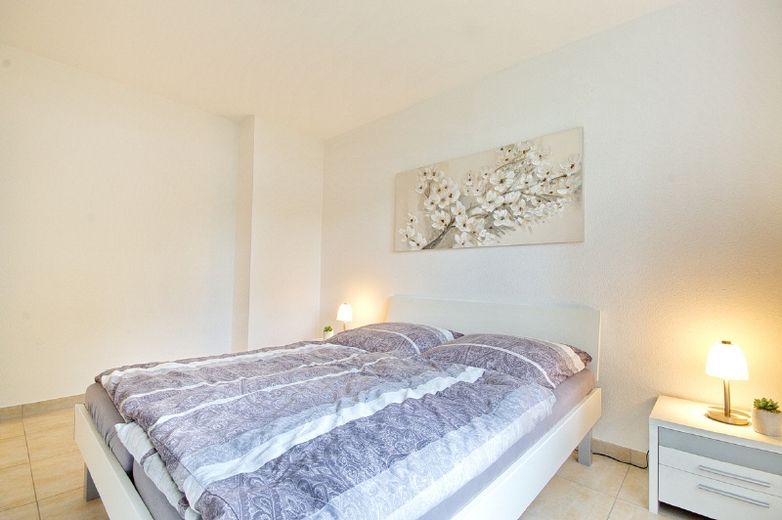Attractive city apartment in Essen’s Rüttenscheid district: tastefully furnished, 1000 Mbit high speed internet access possible, side street in extremely popular residential area – c27bd39cc2fb129130df5b88167d84cec1d4412b.jpg