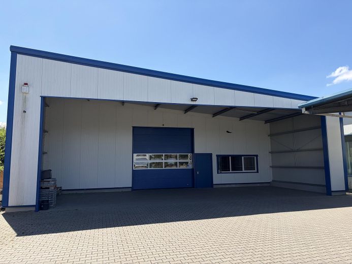 Moderne Lagerhalle 360 m² + 87 m² überdacht | Werneuchen – Außenansicht Lagerhalle