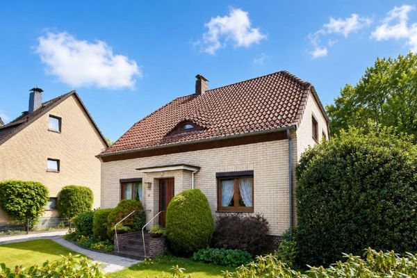 Ein Zuhause mit Geschichte: Charmantes Familienhaus auf 
wunderschönem Traumgrundstück
