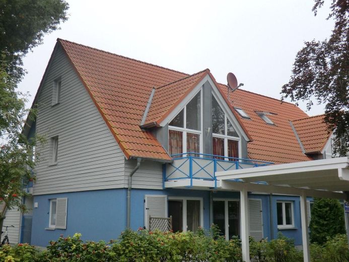 Provisionsfreie Maisonettenwohnung mit außergewöhnlichem Raumgefühl in Zingst – Hausansicht