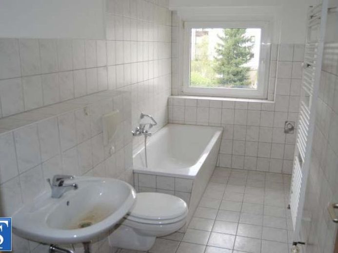 Objekt-Nr.: 1624 - Rendite! - Schöne vermietete 3-Zimmer-ETW im 2. OG mit Wanne und traumhafter Fernsicht in Plauen – Foto 1