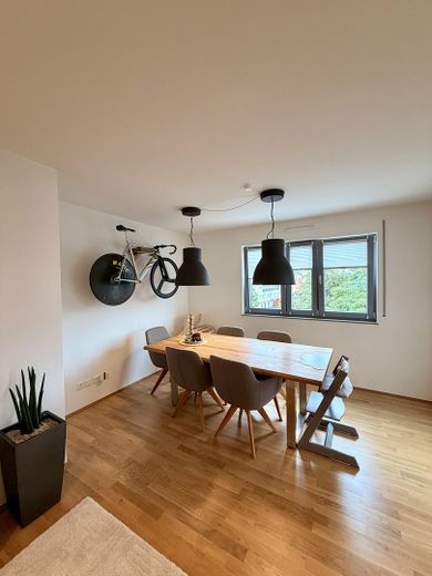 Exclusive 4-room apartment with designer kitchen and underground parking space – living at the highest level – Foto 3