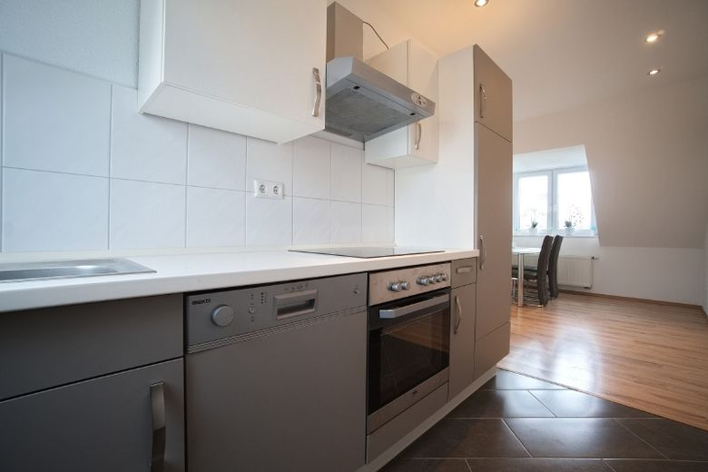 Lüks modern donanımlı, zevkli şekilde mobilyalı, sakin, merkezi konumda ışıkla dolu çatı katı stüdyosu – 63bdb5e58409e582cbcc56c87b0a3264aa4c4115.jpg