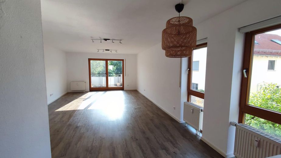 Appartamento di 2,5 locali in zona residenziale tranquilla, vendita privata senza provvigione – Wohnzimmer