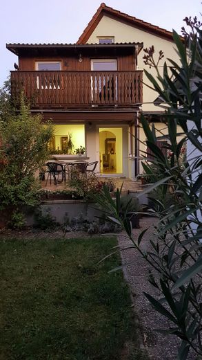 Bad Nauheim şehir merkezinde, çift garajlı müstakil ev – ideale Nordwest-Terrasse 