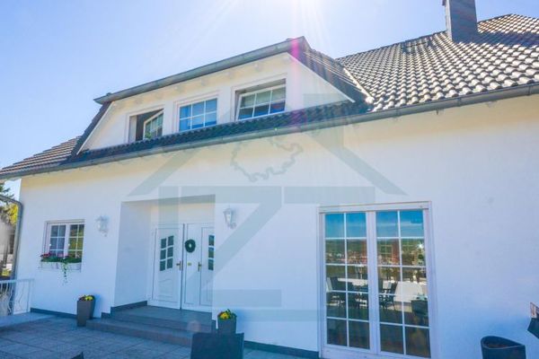 Casa bifamiliar de alta calidad en una ubicación privilegiada de Jena, con la vivienda principal disponible próximamente