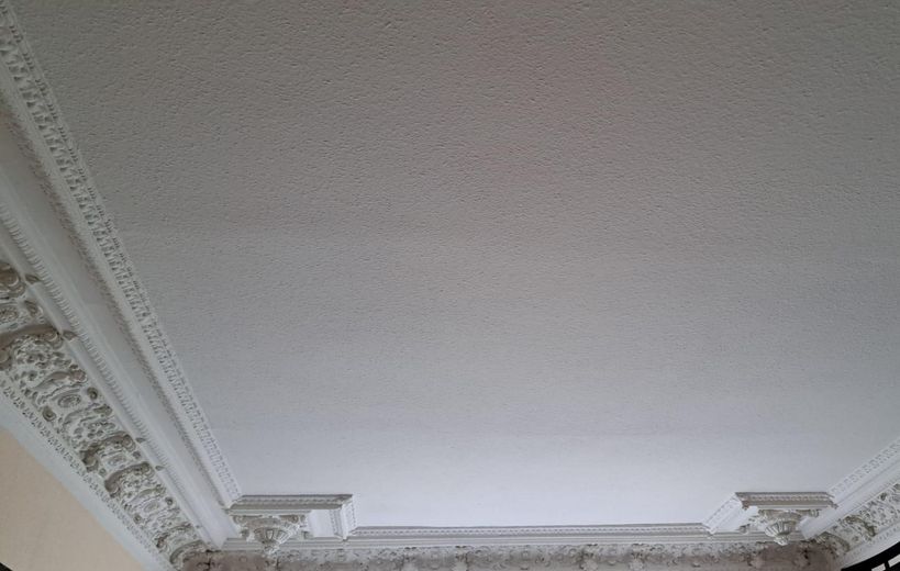 Rentable Kapitalanlage, Innenstadtlage, diskrete Vermarktung – WE, 1. OG, Stuckdecke im Wozu