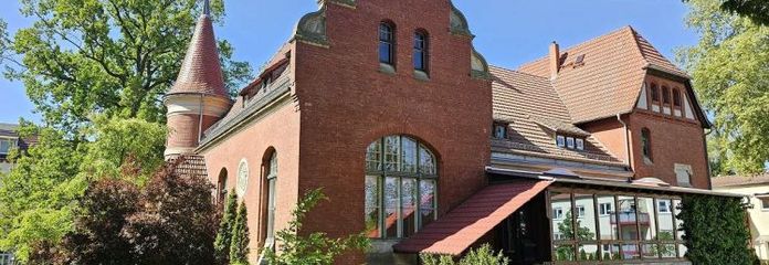 Rodziny, uwaga! Zamieszkaj na 715m² w historycznym kasynie oficerskim!