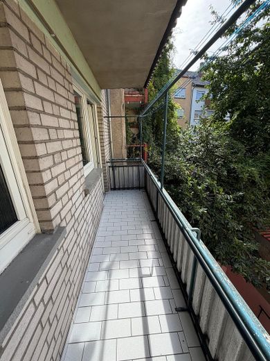 Gerenoveerd 2-kamerappartement met balkon en inbouwkeuken – Foto 14