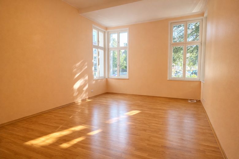 Herrschaftliche Hochparterrewohnung mit Terrasse, Kamin, Carport, in ruhiger Lage – Schlafzimmer