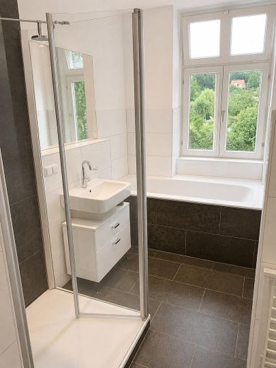 Encantador piso antiguo de 3 habitaciones – Badezimmer