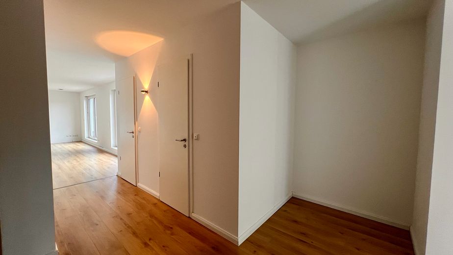 Penthouse I 3-Zimmer-Wohnung mit Süd-Dachterrasse & Aufzug – Flur