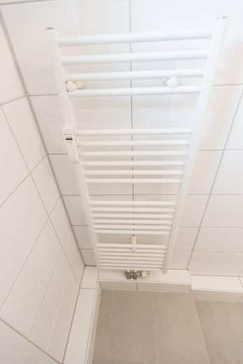 Frisch Sanierte 2-Zimmerwohnung mit großer Küche in Harburg – Foto 13
