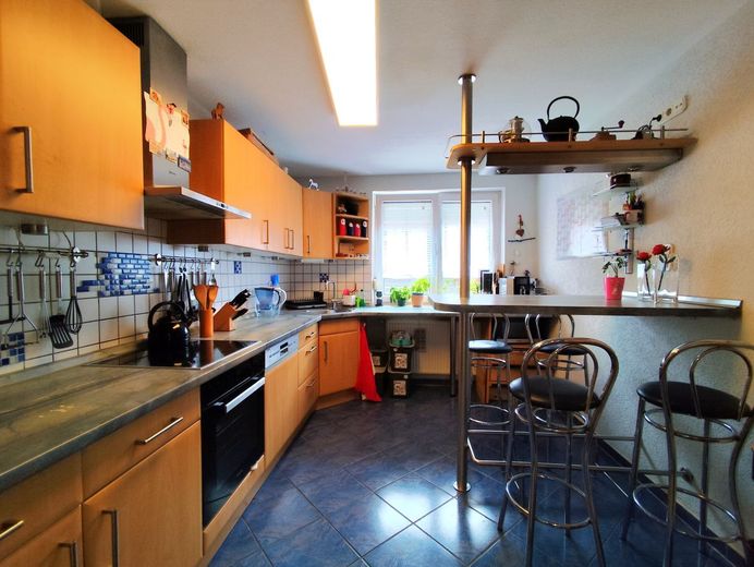 Ihre Wohlfühloase in Bischberg: Modernisiertes Platzwunder, Kaminzauber und XXL-Terrasse! – Küche Ansicht 1