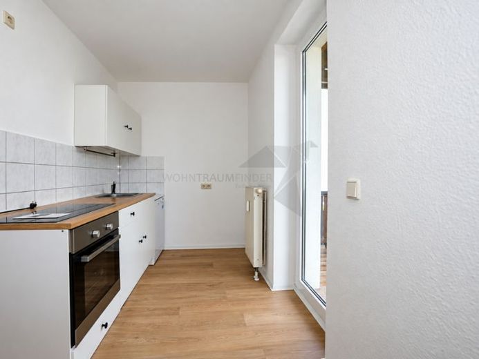 Kleine Balkonwohnung mit Einbauküche in Niederplanitz – Foto 1